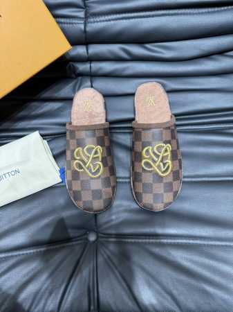 OUIS *UITTO* 新品男士拖鞋，1:1高端品质，休闲阳光宽松舒适型，最高版本高品质精品，经秋必入哦！码数：38-44 - 点击图像关闭