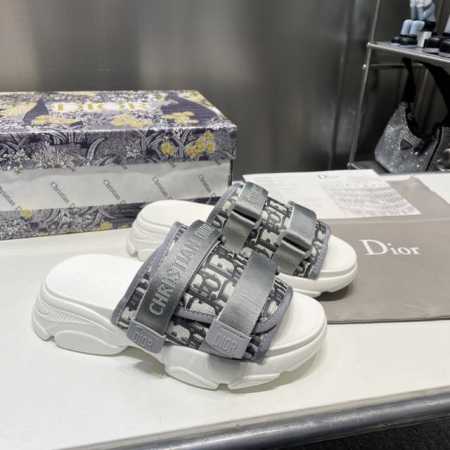 Dior迪奥高版本拖鞋，2024新品经典款代购级别品质国外专柜爆款厚底凉鞋 鞋面内里：原版定制特殊电绣材料， 鞋底：原版开模1.1 轻便 底厚：后跟5cm - 点击图像关闭