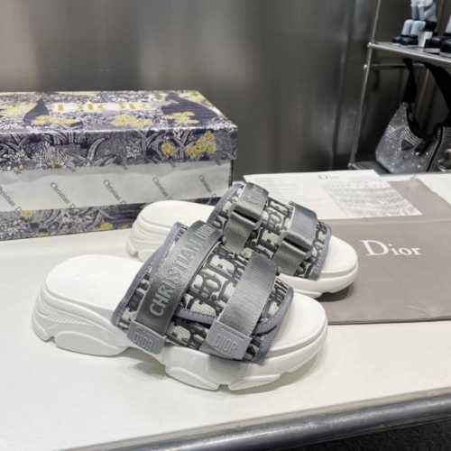 Dior迪奥高版本拖鞋，2024新品经典款代购级别品质国外专柜爆款厚底凉鞋 鞋面内里：原版定制特殊电绣材料， 鞋底：原版开模1.1 轻便 底厚：后跟5cm