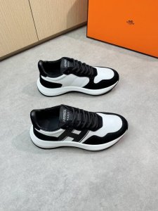 hermes 爱马仕 -高端品质 原单休闲运动鞋 -鞋面：反绒小牛皮、品牌高丝光帆布、鞋身彩印品牌“H”图腾 -内里：混种羊皮，垫脚；水染牛皮 -大底：原版Tp
