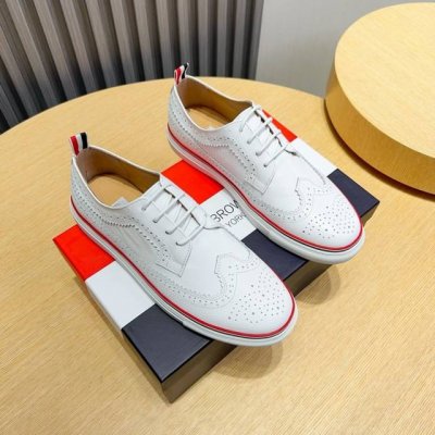 工厂p Thom Browne 汤姆 布朗 New York 汤姆再上爆款！这个邪魅酷感的新锐品牌 让我们在这个夏天有了放松 时髦 个性的新选择 Tb白鞋风暴.