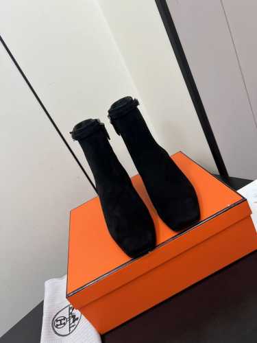 Hermes H家新款爱马仕方头头高跟踝靴机车短靴 鞋面进口进口头层纳帕牛皮，内里牛皮，垫脚混种羊皮，意大利真皮大底 跟高：约4.5厘米 筒高：约16厘米 Si