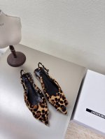 平底 Jacquemus25Ss尖头几何图案 几何图案 装饰 后空鞋 真马毛 豹纹系列 个性突出 鲜明格调 面料 马毛原皮 内里 小羊皮 大底 意大利真皮大底