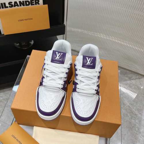 工厂价： 飞机盒5 原版开发 品质出货 欢迎对比 Lv板鞋系列 Lv Trainer Maxi运动鞋将成衣系列的宽松廓形引入virgilabloh笔下的lvtr