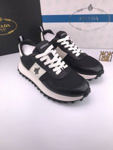prad* 网面 轻软底 运动休闲鞋 牛皮+透气网 双层网孔 透气排汗，质地柔软 挺括不易变形 超轻Eva高弹软底 超软超轻 脚感极佳 真材实料 品质三包 码3