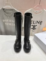高版本出厂 Dior*迪奥D家2024ss秋冬新品布洛克长靴，经久不衰的马靴造型，彰显经典设计，市场顶级版本 采用柔软的黑色牛皮革制作，打造休闲又不失优雅的风格