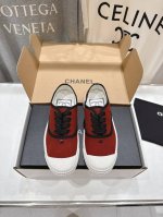 高版本出厂 Chanel* 小香2025Ss最新休闲鞋，目前超级流行的饼干鞋 网红明星小红书狂追热推 发售蠢萌可爱的造型带了点复古味！ 造型特殊，很有辨识度，