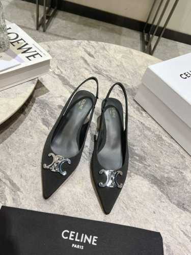 布面 Celine 早春银色凯旋门系列 思琳新款银色尖头高跟鞋 矮跟凯旋门鞋稀有的银色系列 好精致呀银色的凯旋门很低调黑色绝了，搭配小裙子牛仔裤都很不戳 你可以