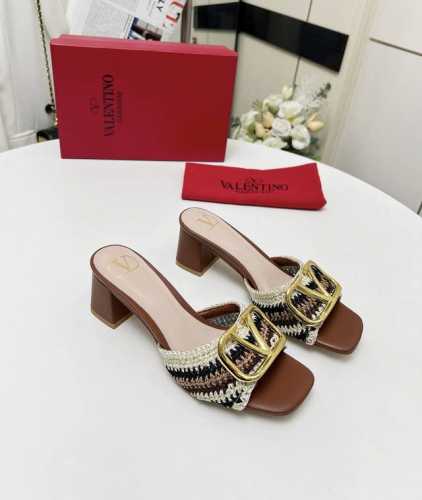 出厂p橡胶底 、真皮底240、Valentino.华伦天奴 25Ss最新系列 手工编织细节完美 非常亮眼的走秀系列推出 码数：35一43 41 42 43定做