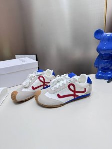 橙子出厂价p 扣子配件+15 loewe 罗意威 芭蕾运动鞋 阿甘鞋德训鞋 情侣款 二代Ballet Runner升级2.0给足界一些震撼 不对称鞋头造型 作为