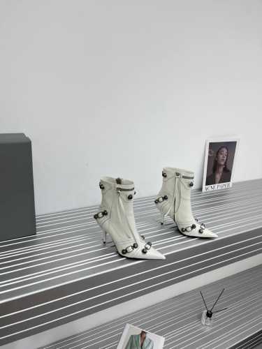 最高版出厂 巴黎世家长靴金属钉LE cagloe机车靴 Balenciaga柳丁尖头侧拉链高靴 巴黎时装周重磅新品，海外各大博主相继大秀 金卡戴珊Kardash