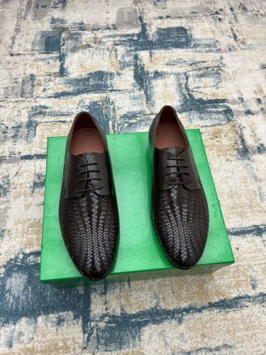 bottega Veneta～ 码数：38-45 Bv官网同步新品高端系列休闲皮鞋，采用进口小牛皮设计，搭配手工编织细节，原版奢华真皮大底，纯手工艺，制作顶级高