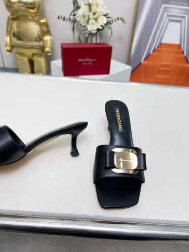菲拉格慕FERRAGAMO 橡胶底 真皮底 跟高5.5cm 款号522 头层牛皮面 羊皮里羊皮垫脚 码数35-43 42.43定做不退换 这款穆勒高跟拖鞋柔美性