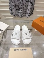 出厂 Lv25S新款平底男士拖鞋夏天必备款整双鞋子采购Zp开发打造，全部定制材料，独家开模大底，细节全部对版出货，连包装也做到跟正品一样。码数39-45