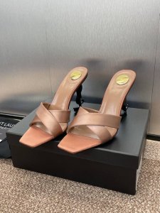 工厂p价p Saint Laurent paris 圣罗兰2025春夏新款罗马风格高跟女鞋 Ysl明星同款字母跟圆头交叉带露趾拖鞋 材质:进口真丝鞋面+水染羊皮