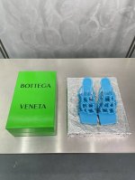 Bv B家纯手工编织凉拖原版9色入 全手工制作 鞋面全手工编织 工匠精神 条子制作工艺精巧 舒适 B家经典鞋型 设计感不落伍 垫脚采用小羊皮 调性十足 大底选用