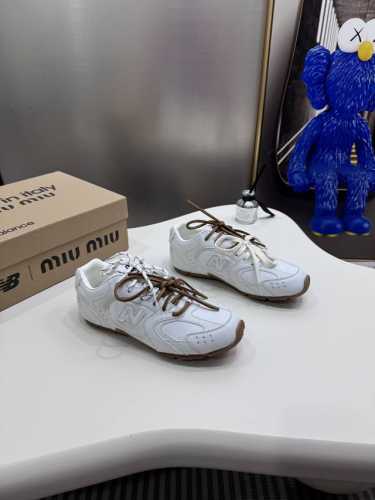 橙子出厂价 ，男码+10 Miu Miu New Balance联名款 NB复古休闲运动鞋 德训鞋阿甘鞋 情侣款 新色 不做旧 经典NB530运动鞋中汲取灵感，