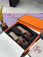 工厂p价p 爱马仕H拖全网优势放货外单最爱的一款 大厂手工 跑量款 精致工艺 爱马仕H拖鞋 鳄鱼纹 2025新色 中底全包 全新改版 Herm S 包装升级 版
