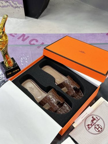 工厂p价p 爱马仕H拖全网优势放货外单最爱的一款 大厂手工 跑量款 精致工艺 爱马仕H拖鞋 鳄鱼纹 2025新色 中底全包 全新改版 Herm S 包装升级 版