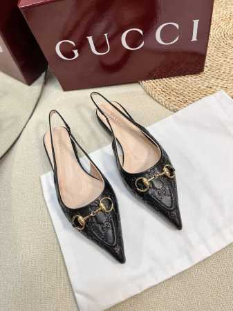 Gucci 24ss春夏新款 G家尖头马衔扣V型系列，经典再现，简约设计高雅品质，鞋面以压花羊皮双G皮材料匠心打造，鞋面缀饰亮眼的经典马衔扣，后带着釆用松紧带设 - 点击图像关闭