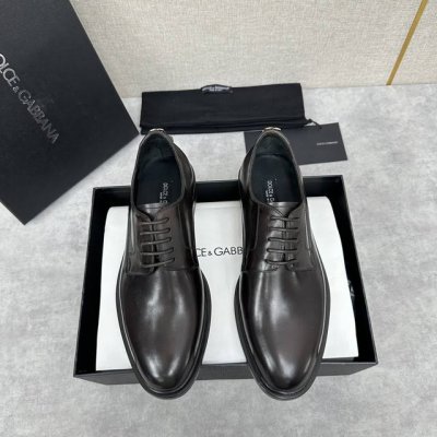 d&G Michelangelo 系列德比鞋，简约配饰，甄选小牛皮 开边珠精制而成。内里水染牛皮里 亲肤细腻 牛皮垫脚 后跟饰Dg品牌Logo标识 ，鞋面手工缝