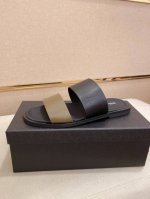 工厂p价 prada 拖鞋 顶级代购 男士春夏拖鞋专柜同步 鞋面意大利进口牛皮搭 标志图形高品质工艺 鞋底 原厂特供原版底 独家活动成型底超级舒适 原厂跟单货