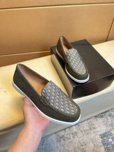 全牛里 独家首发 迪奥 独特现代风运动鞋。专柜代购休闲皮鞋 意大利进口原版牛皮 牛里 拒绝脱色磨脚 鞋底 原厂特供原版底，超酷 系带走路都带风风格设计 超舒服耐