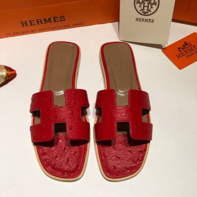 顶级品质 上新hermes 平底 鸵鸟纹 超级有档次的一款贵妇h拖鞋，绝对人手一对。 100%购入正品1：1定制，楦型、原模具、皮料，都专为这款而定制的。 Ps