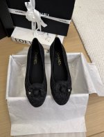 现货发售 *25 专柜 正品级 版本！！ 官方目录： 码数：35、36、37、38、39 34 40 41 需要定做跟客服 沟通 皮面10 均配有意大利正品包装