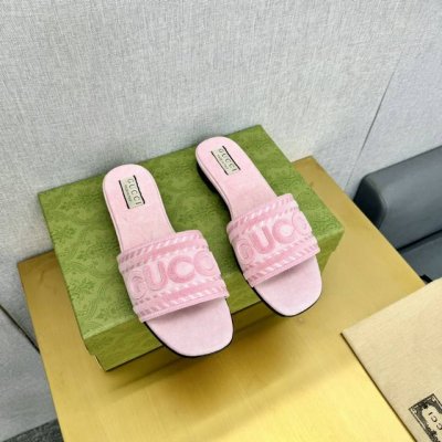 顶级版本 2024春夏新款平底手写体Gucci标识刺绣丹宁牛仔G G凉鞋拖鞋顶级品质 最高版！ 备受宠爱的丹宁面料透过Gucci美学视觉再次融入盎然新意。这款凉
