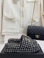 厂价 Chane*｜小香25C春夏新品 链条双C懒人拖鞋 今年小香推出全新夏日度假系列拖鞋～ 不管是出街、家居都可以轻松搭配 毛巾料的质地 对脚丫实在太友好啦