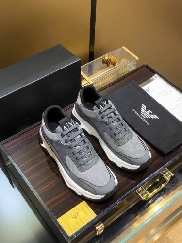 商品名称：Armani 阿玛尼 正规码数: 38-44 休闲鞋 商品材料：精选 牛皮鞋面，柔软羊皮垫脚；原厂特供大底。
