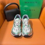 工厂直销女款 ，男款 ，Bottega Veneta 以90年代自由随性的复古风格为灵感，推出全新的中性运运鞋 Orbit系列，王一博 同款走秀款 情侣款老爹鞋