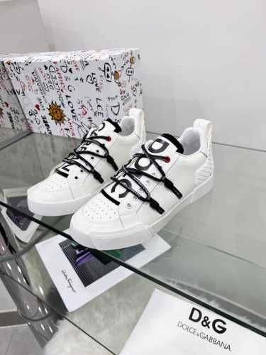 2025高端版本高质量情侣款原单品质D0LCE & GABBANA 今年的主打款式 没有之一 超火超帅气的休闲鞋此款传承了D家一贯有点浮夸而不失时尚的风格 精湛