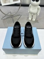 出厂价 ，Prada 225普拉达新品，实力来袭！众多网红同款，时髦百搭Nice单品，意大利专柜代购原版鞋开发，1比1照足原味复刻。今年的主题就是不被定义 通过