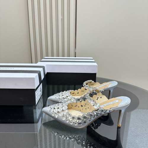 最高版出厂 AQUAZZURA大菠萝水钻装饰高跟 最新款水钻装饰高跟凉鞋 上脚超级有气质 既简洁又时髦 太闪太美啦 美出出新高度！ 交叉设计，时尚感满满 简约版