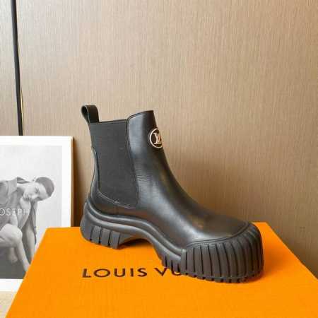 冲量价: Louis Vuitton路易威登走秀新款 高端定制 1：1刻复 各大明星网红走秀款，百年经典 上脚舒适 搭配路易威登标识压纹皮革标签和耐磨皮革外底。 - 点击图像关闭