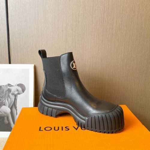 冲量价: Louis Vuitton路易威登走秀新款 高端定制 1：1刻复 各大明星网红走秀款，百年经典 上脚舒适 搭配路易威登标识压纹皮革标签和耐磨皮革外底。