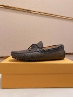 出厂价P 高端品质！ 独家爆款现货新品上架，高品质Tods男士豆豆鞋高品质，高端开车鞋，配全套包装！ 材质：进口牛皮+进口优质水染牛皮内里+耐磨大底 特点：高档