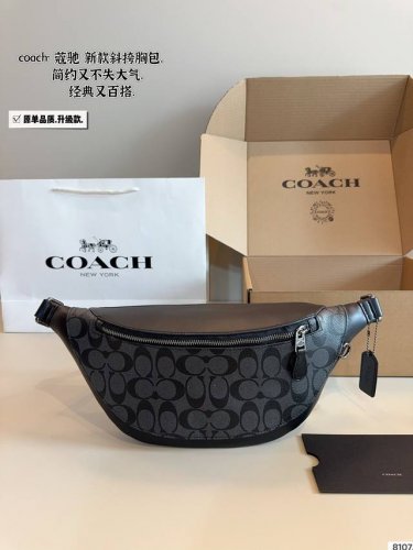 配礼盒 Coach蔻驰 Tracker 系列新配色 胸包 腰包 多用款 可调节肩带，带有品牌定制卡扣，及定制衔接五金件，宽带金属套扣，非常结实！出色的品质保证了