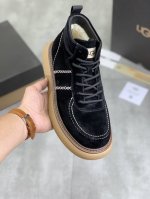 工厂价 真羊毛 UGG 爆款男鞋官方网同步正品品质不是一般市场仿货可比拟的鞋面为进口意大利磨砂牛皮，内里：垫脚级真羊毛只有A级才能显效果 手感柔滑细腻鞋型大气，