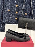 厂价 Christinlouboutin Cl经典方头 蝴蝶结芭蕾舞鞋单鞋 芭蕾舞鞋柔软天花板呀~ 气质优雅 烂漫又随性的意式风情 楦型能完美贴合双脚 它既拥有