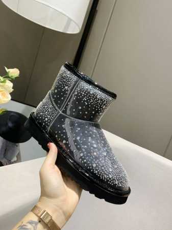 Ugg皮毛一体雪地靴， 海外版完整复制。，胶片烫钻，时尚防水，耐脏好打理，做工精致35-40码 - 点击图像关闭
