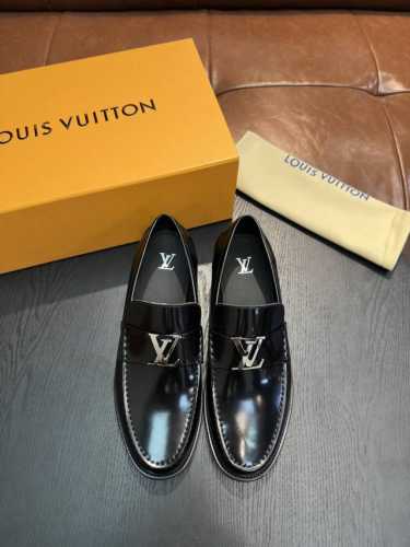 L家 Size:39-44 38.45定做 原单L家官网男士休闲皮鞋，顶级原单复刻，采用进口开边珠小牛皮，极强质感，小牛皮透气内里，原版大底，防滑耐磨！