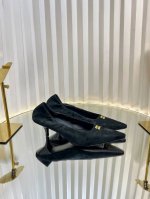 Miu Mi* 缪缪 25Ss春夏新款 尖头高跟鞋 走秀网红爆款上脚非常完美 穿搭配 此鞋 优雅大方 时尚 高跟很好的拉伸腿部线条 让爱美的小姐姐们都能轻松驾驭