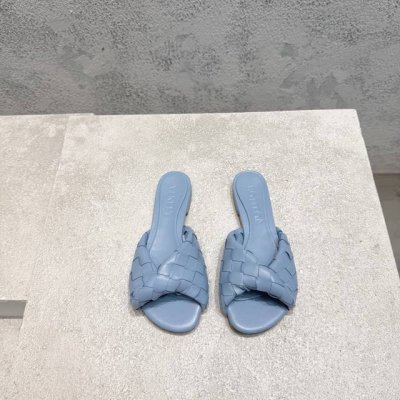 bottega Venet* 最新最经典猫跟凉鞋！扭结编织饰带 Ins&小红书巨多网红明星上身！上脚超性感！真的太美了！这款编织的鞋面超有高级感！高级穿着又仙女