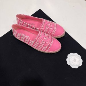 chanel香奈儿新麻绳底渔夫鞋。鞋面采用进口印花布，内里垫为丝绸羊皮，超柔软绵羊垫脚，原版注胶半透明橡胶原色麻底。Size：35-40 34、41、42可定做