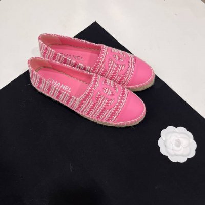 chanel香奈儿新麻绳底渔夫鞋。鞋面采用进口印花布，内里垫为丝绸羊皮，超柔软绵羊垫脚，原版注胶半透明橡胶原色麻底。Size：35-40 34、41、42可定做