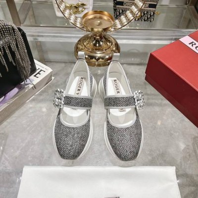 冲量价: R * 2025早春新款Rv女鞋Viv' Run钻扣织物运动鞋 明星同款 运动风潮来袭，想要增高的小姐姐非常适合这款！完美拉伸腿部线条 原版复刻 版型