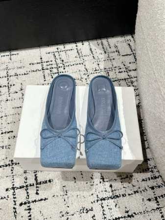 jacquemus 25 春夏新款方头蝴蝶结半拖 单鞋方头设计真的好时髦！牛仔裤 小裙子搭配不在话下！可可爱爱没有脑袋 四方方的 时髦精必入的一款！鞋面：软牛皮 - 点击图像关闭